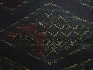 アンティーク　菱に花模様織り出し本場泥大島紬着物